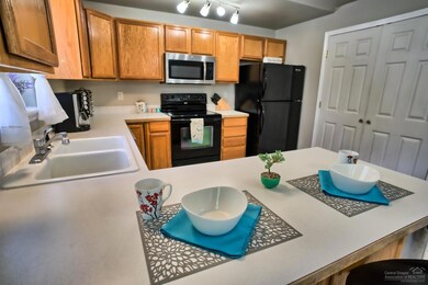 3223 SW Newberry Ave, Redmond, OR 97756 - photo 5