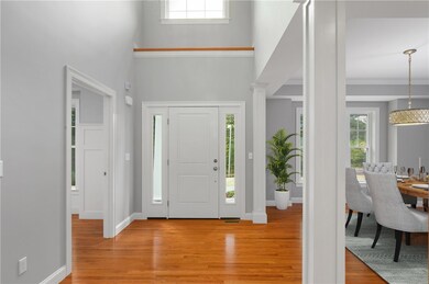 Entry foyer (This image has been digitally staged)