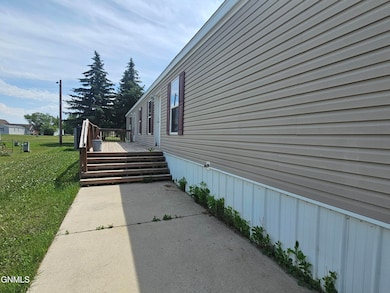 1023 28th St W, Williston, ND 58801 - photo 3