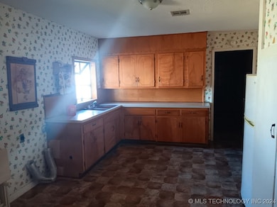 501 NE 5th St, Pryor, OK 74361 - photo 5