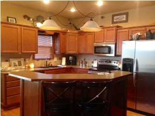 Gourmet Kitchen with Large Eating Bar Island