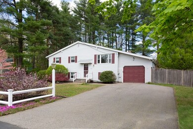 531 Coronation Dr, Franklin, MA 02038 - photo 2