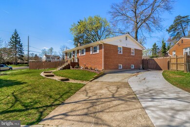 13701 Frankfort Ct, Rockville, MD 20853 - photo 2