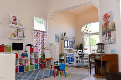 Living room/dining area