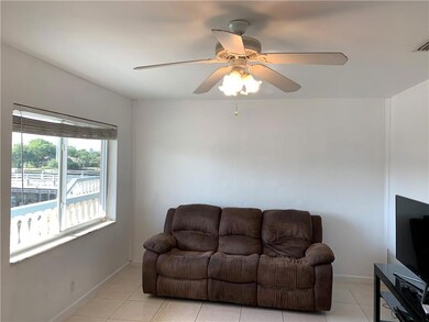 Large Living/Dining Room! Relax & Enjoy The Boats