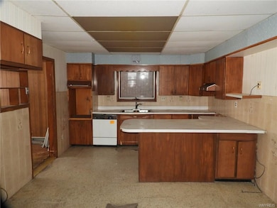 Unit 1: kitchen / dining area.