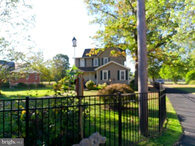 811 W Mill St, Quakertown, PA 18951 - photo 4