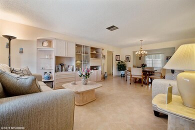 03_1903SW13thTer_93_LivingRoomDiningRoom