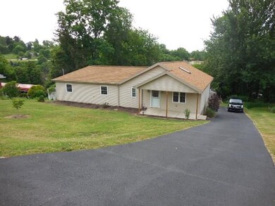 FRONT YARD & DRIVEWAY