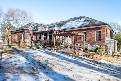 Large Backyard! Perfect for Entertaining