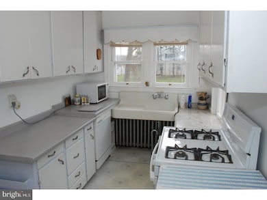 325 E Walnut St, Perkasie, PA 18944 - photo 4