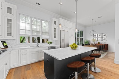 1304 Castle Ct unit A, Houston, TX 77006 - photo 5