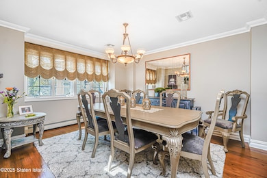 (7) FORMAL DINING ROOM