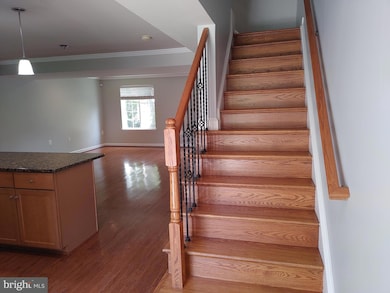 4123 S Four Mile Run Dr unit A, Arlington, VA 22204 - photo 2