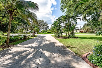 LONG ENTRANCE DRIVEWAY