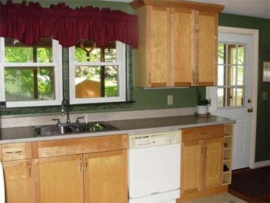 19 Hemlock Dr, Medway, MA 02053 - photo 2