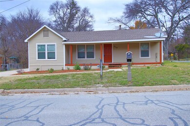 305 E 15th St, Bonham, TX 75418 - photo 5