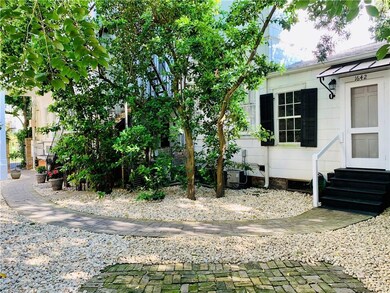 Photo of shared courtyard along right side of hous