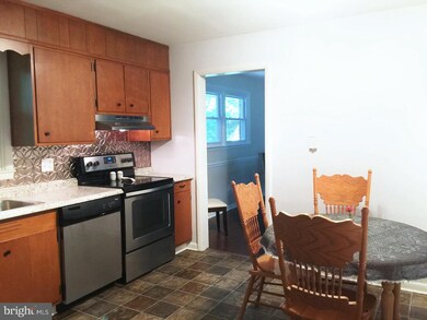 3310 Eisenbrown Rd, Reading, PA 19605 - photo 5