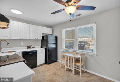 915 Silver Ct, Hamilton Square, NJ 08690 - photo 6