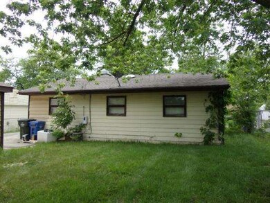 87 Sparrow Rd, Carpentersville, IL 60110 - photo 3