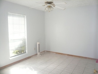 6425 S Briar Bayou Dr, Houston, TX 77072 - photo 5