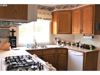 2302 N 32nd St, Springfield, OR 97477 - photo 6