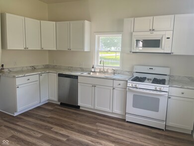 318 W Jefferson St, Kirklin, IN 46050 - photo 3