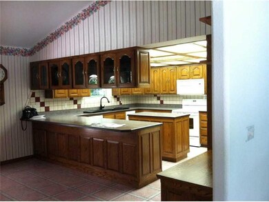 Kitchen. Custom cabinets/pull out drawers/lazy Sus