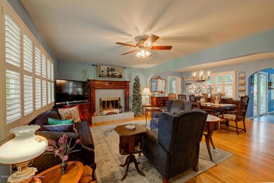 235 Riveredge Ct Point-large-007-006-Liv