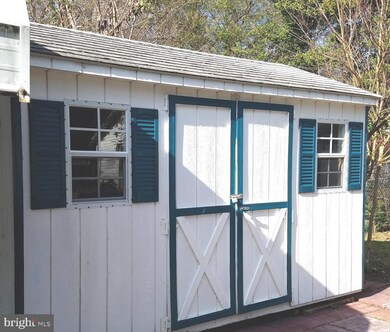 209 Hawthorn St, Colonial Beach, VA 22443 - photo 2