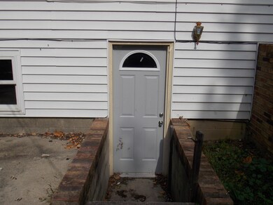 LL WALKOUT REAR DOOR