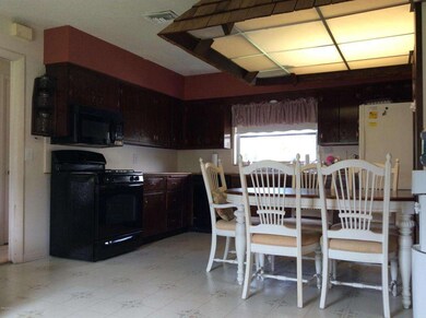 Eat-in Kitchen