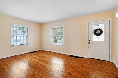 381 E. Jeffrey Living 3