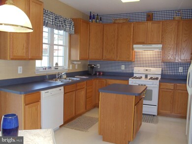 11216 Englewood Ct, Fredericksburg, VA 22407 - photo 7