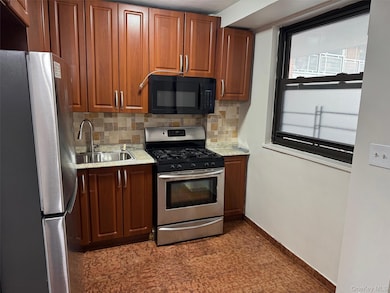 Park City Estates unit 10L, Rego Park, NY 11374 - photo 4