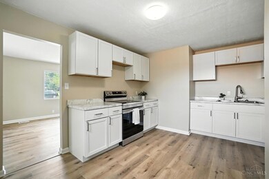 8729 Morningstar Ln, Cincinnati, OH 45231 - photo 6