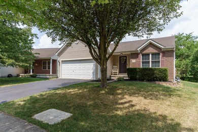 4586 Trickle Creek Ln, Columbus, OH 43228 - photo 2