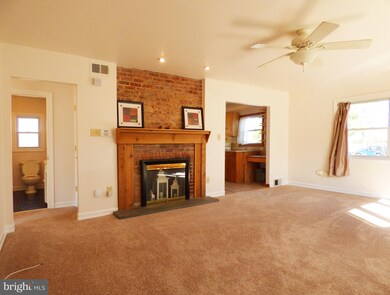 4410 75th Ave, Hyattsville, MD 20784 - photo 3