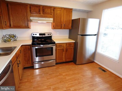 1659 Fieldthorn Dr, Reston, VA 20194 - photo 3