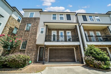 Welcome home to 925 West 19th Street, Unit B in Th