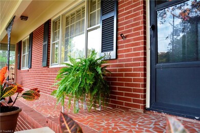 216 E End Ave, Statesville, NC 28677 - photo 2