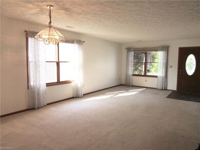 Living room- and dining combined.