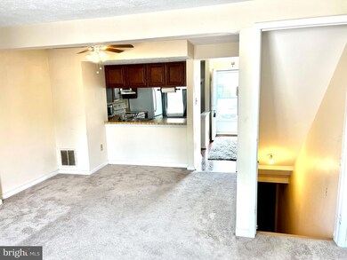 11805 Ashbrook Ct, Germantown, MD 20876 - photo 6