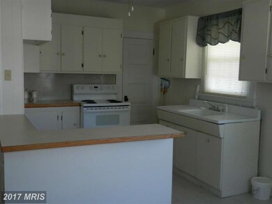 107 S High St, Edinburg, VA 22824 - photo 5