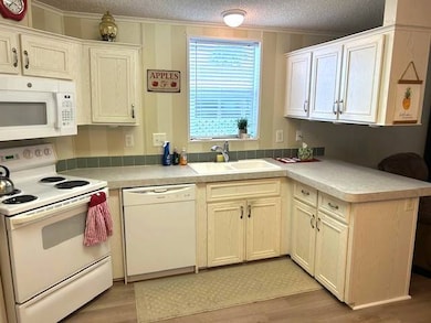 951 Kangaroo Ct, Sebring, FL 33872 - photo 7