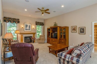 700 Eleanor Ct SE, Cedar Rapids, IA 52403 - photo 5