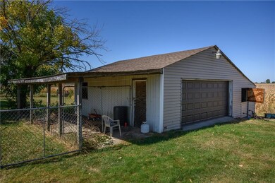 4442 N Graham Rd, Whiteland, IN 46184 - photo 7