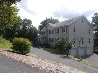 108 Stonegate Ct, Dingmans Ferry, PA 18328 - photo 2