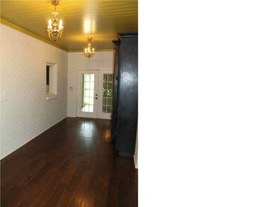 Back foyer leading to sunroom
